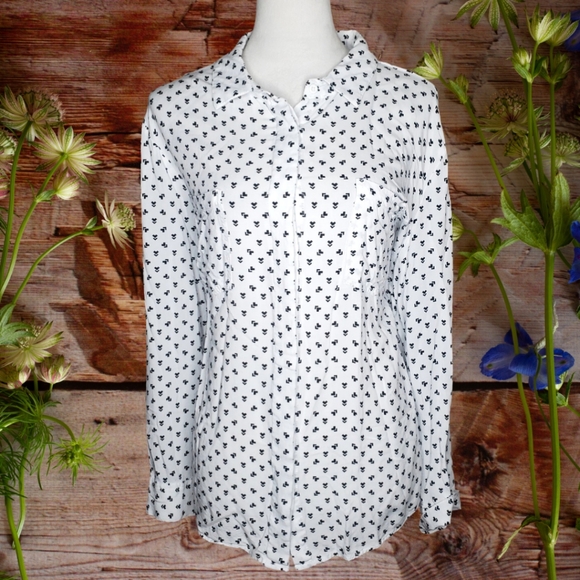 Per Se 100% Rayon Plus Size Arrow Print Split Hem Button Down Top - Picture 1 of 7